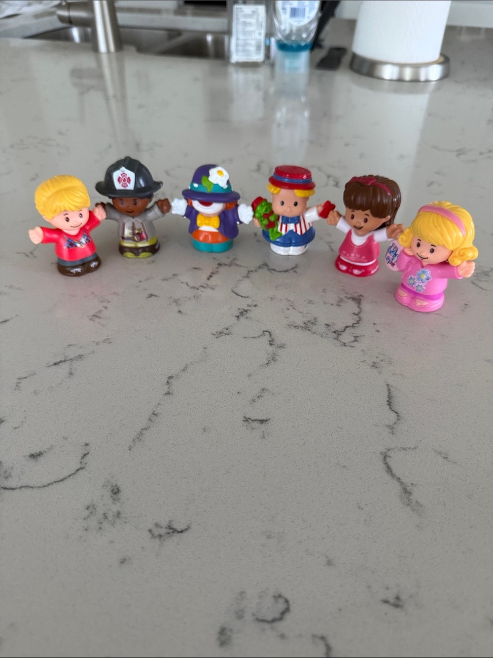 Fisher Price Little People Bundle of 6 Figurine People